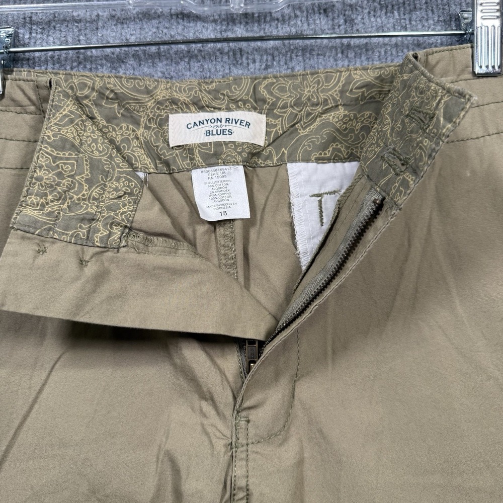 Canyon River Blues Women's Cargo Bermuda Shorts Size 18 Khaki Tan Stretch NWT - Picture 2 of 10